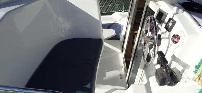 Fountaine-Pajot Mahé 36 evolution poste de barre