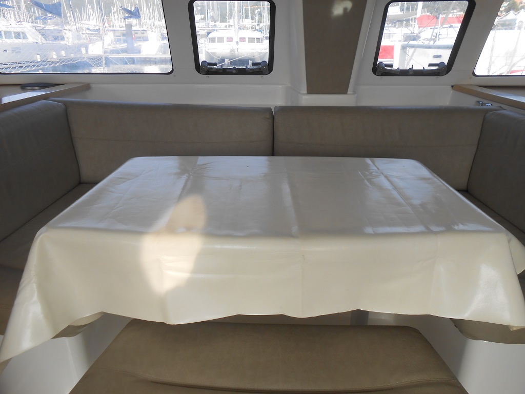 Fountaine-Pajot Mahé 36 evolution table